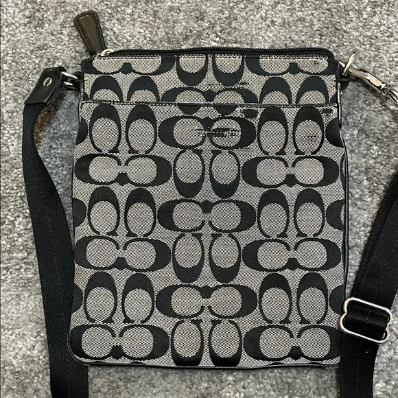 GC Coach Signature Black and Grey Cross Body Bag - Picture 3 of 9
